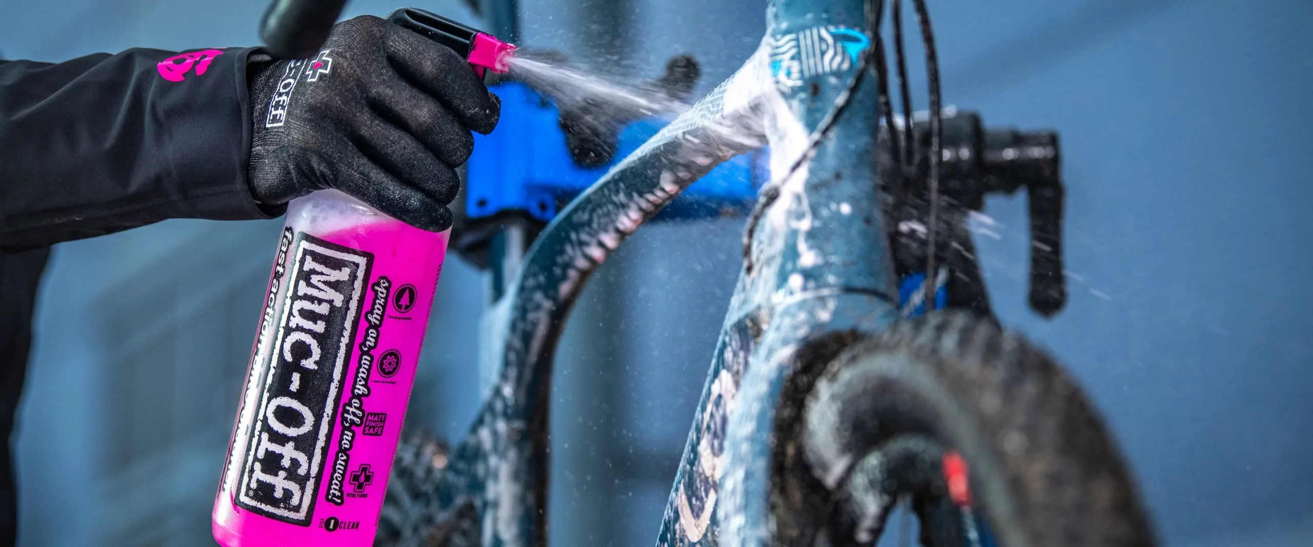 Cómo limpiar de forma adecuada el cuadro de carbono de tu bicicleta – El  blog de Tuvalum