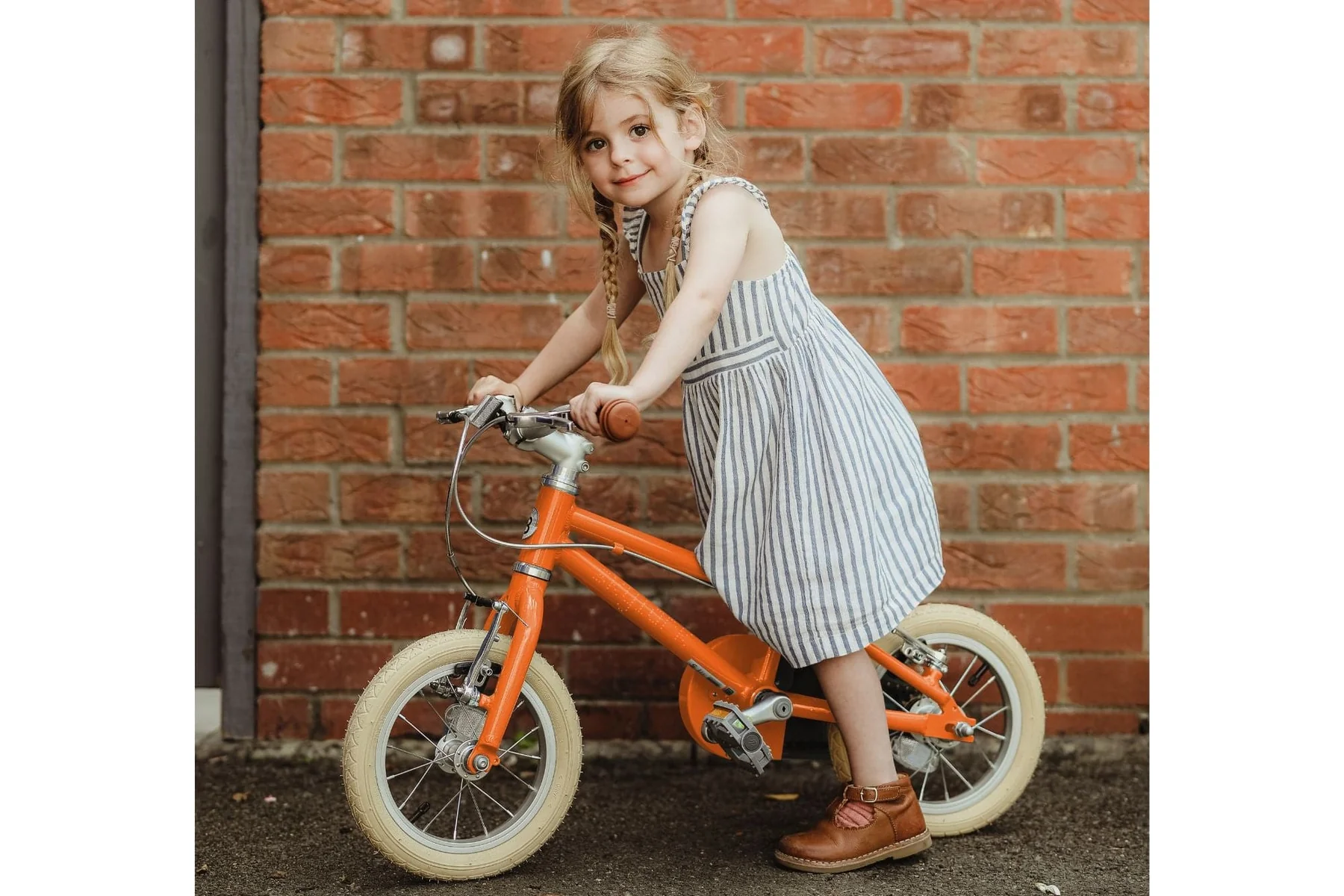 bicicleta-bobbin-skylark-12-naranja-lifestyle